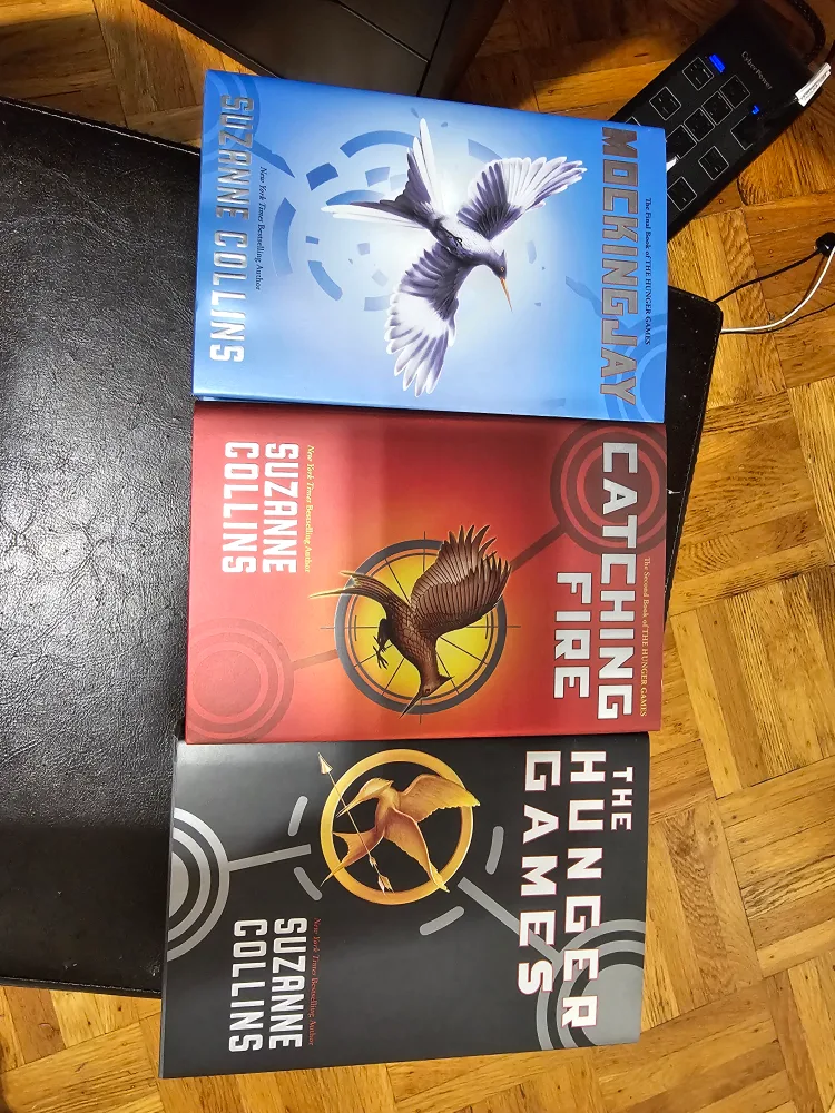 The Hunger Games Trilogy Box Set by Suzanne Collins image indicator(5)