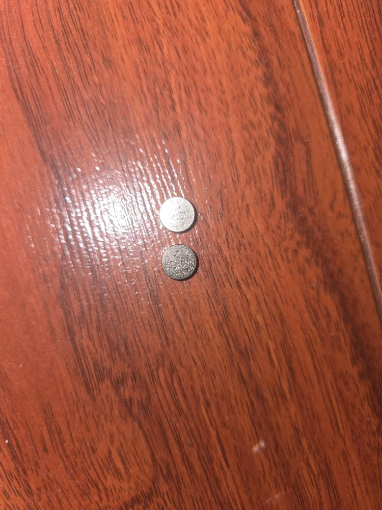 2 LR41 Batteries -- very tiny small battery image indicator(4)