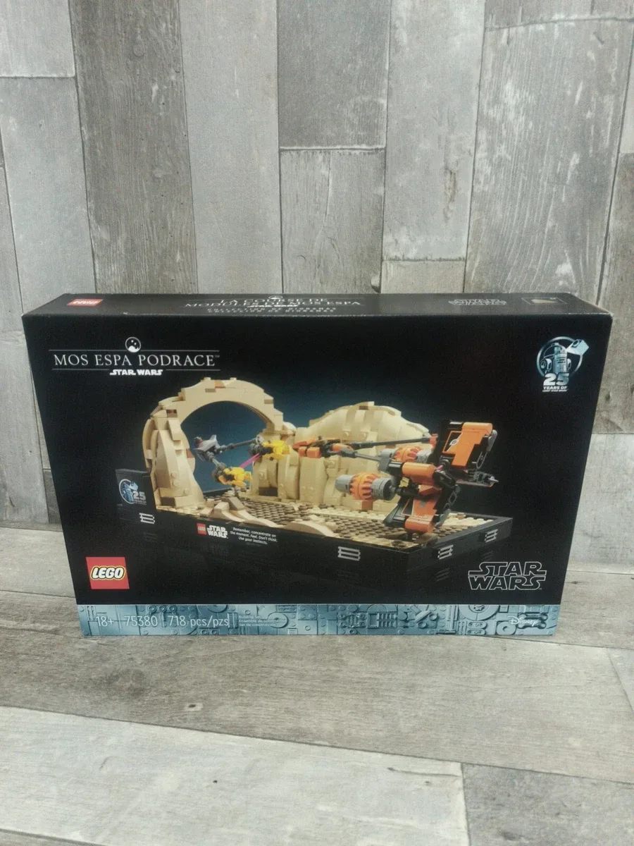 New LEGO Star Wars Mos Espa Podrace Diorama thumbnail