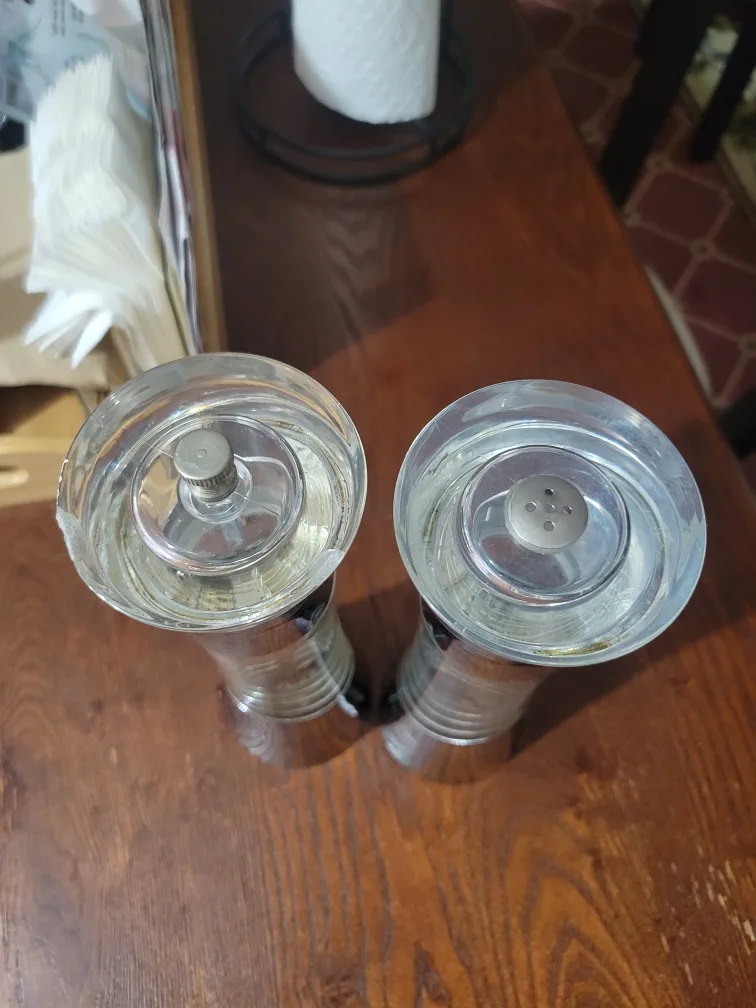 Cole & Mason Derwent Salt & Pepper Grinders image indicator(2)