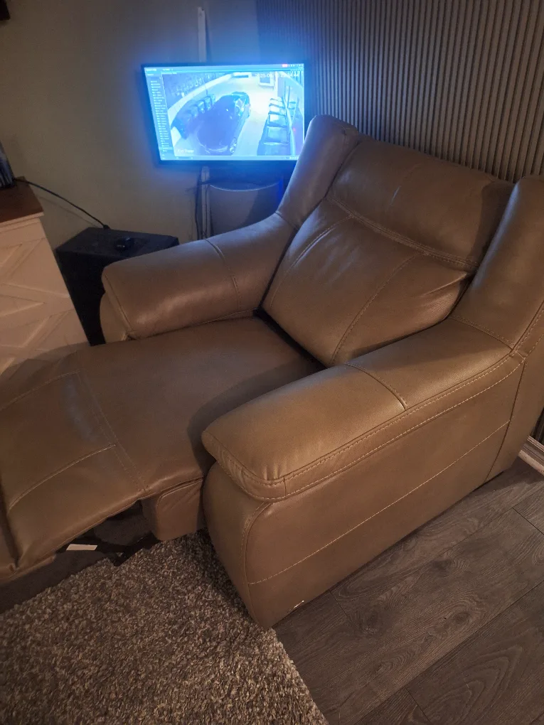 Cindy Crawford Home Leather Recliner - Beige image indicator(3)