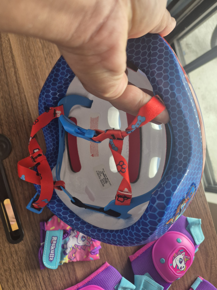Paw Patrol Helmet & Raskullz Pads - photo 2