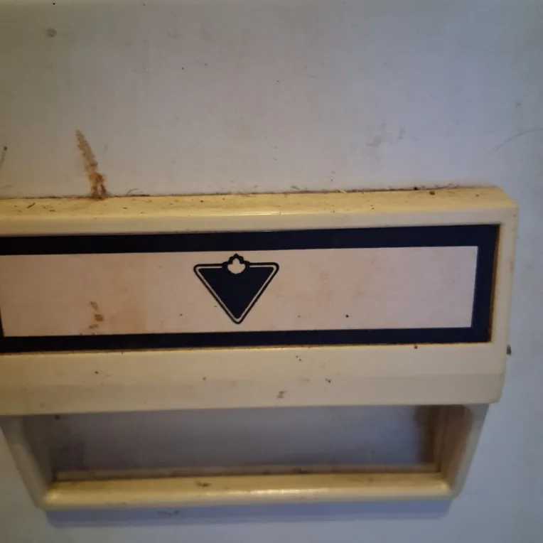 Small Bar Fridge - Great for tight spaces image indicator(3)