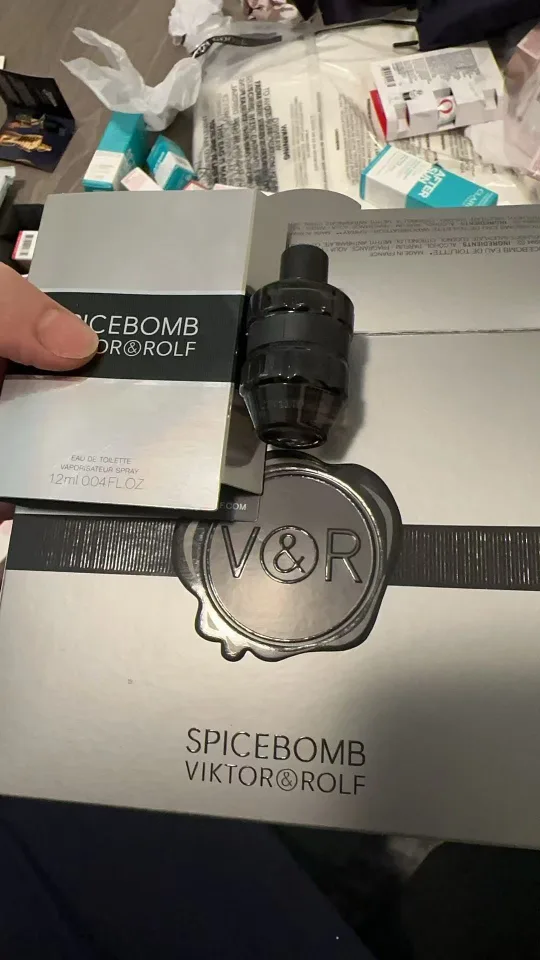 Viktor & Rolf Spicebomb Eau de Toilette - 8.2ml thumbnail