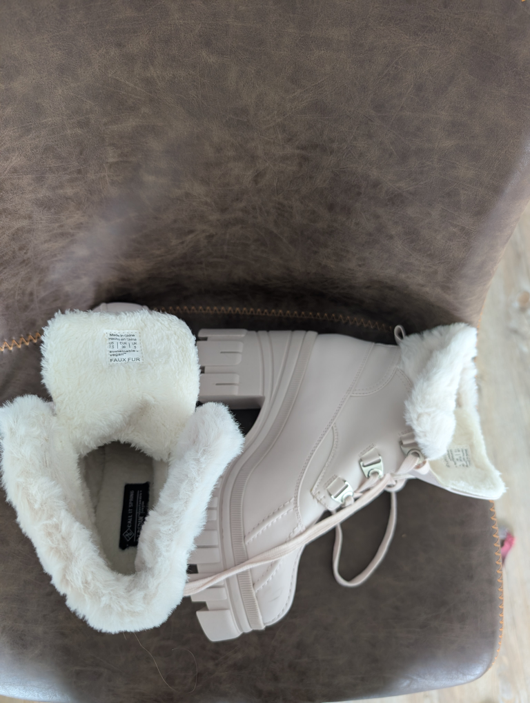NEVER WORN Faux Fur Lined Boots - photo 2