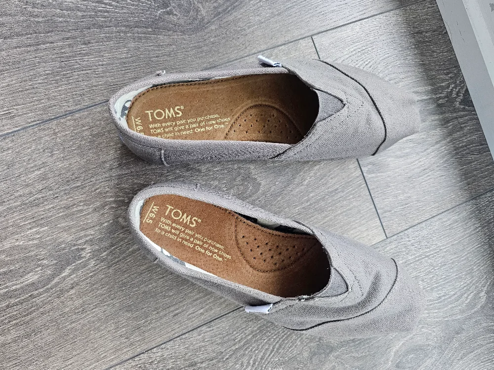 TOMS Grey Canvas Slip-On Shoes 6.5 image indicator(4)
