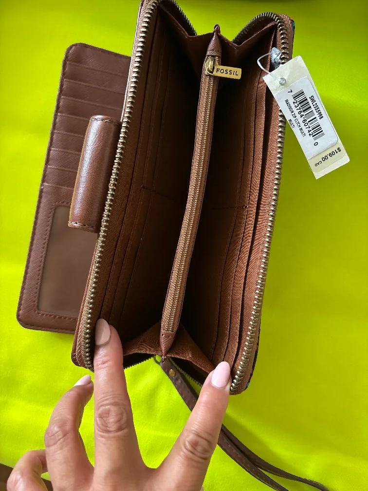 Fossil Wallet image indicator(3)