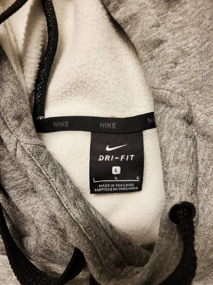 Nike Dri-FIT Hoodie - Size Large image indicator(2)