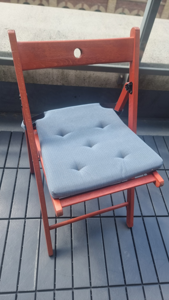 2 chairs IKEA Red Folding Chair with Grey Cushions - photo 2