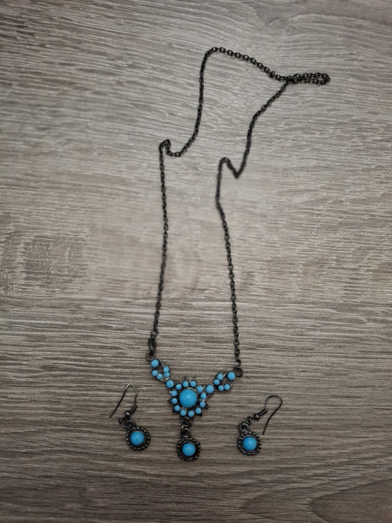 Necklace and earring set