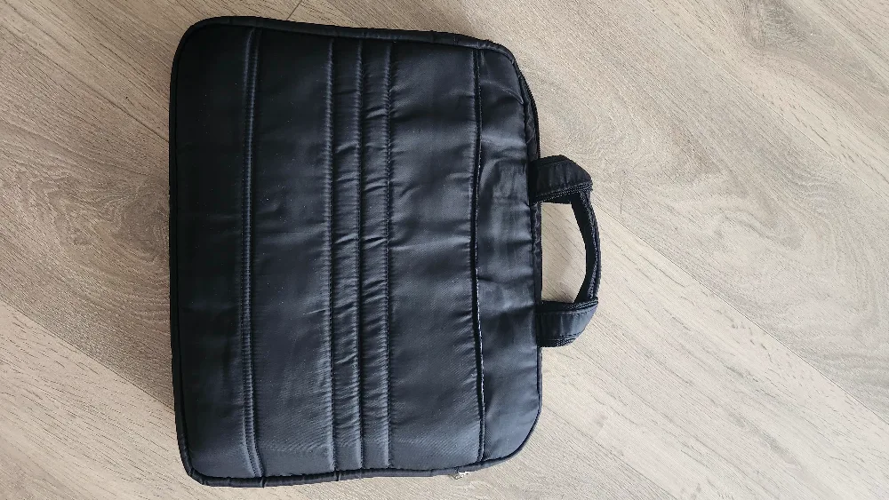 Lug Laptop Case - Black image indicator(3)