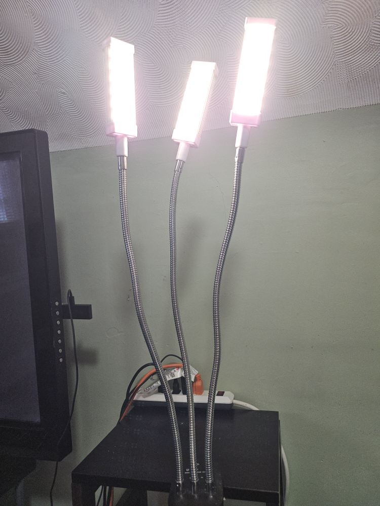 LED Grow Light with Clip - photo 3