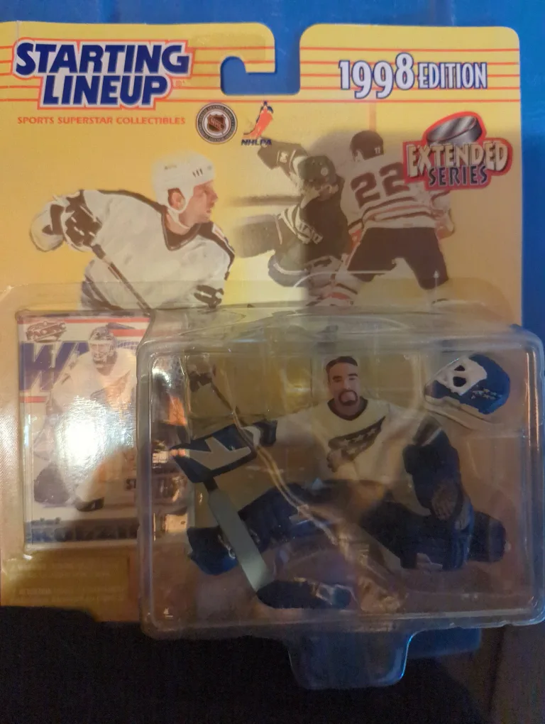 1998 Starting Lineup Dominik Hasek Figure thumbnail