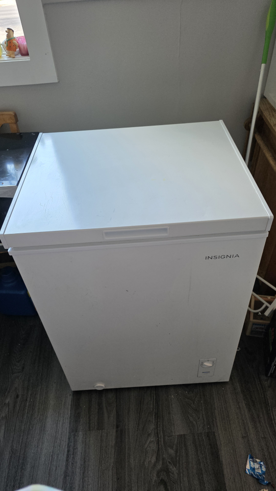 Insignia Chest Freezer - White 5.0Cu - photo 3