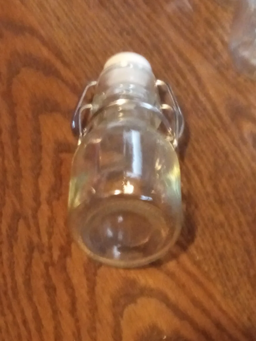 Mini Glass Bottles with Stoppers image indicator(2)