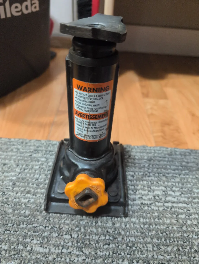 Hydraulic Bottle Jack thumbnail