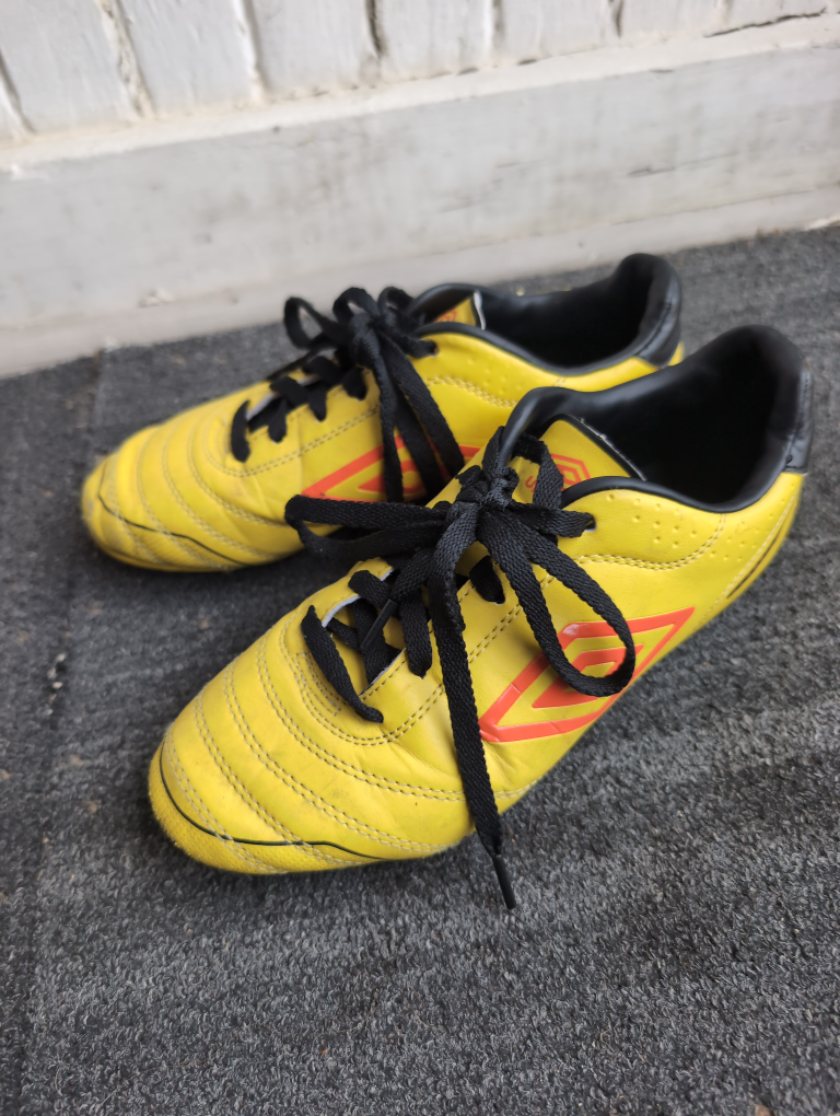Umbro Yellow Soccer Cleats - photo 2