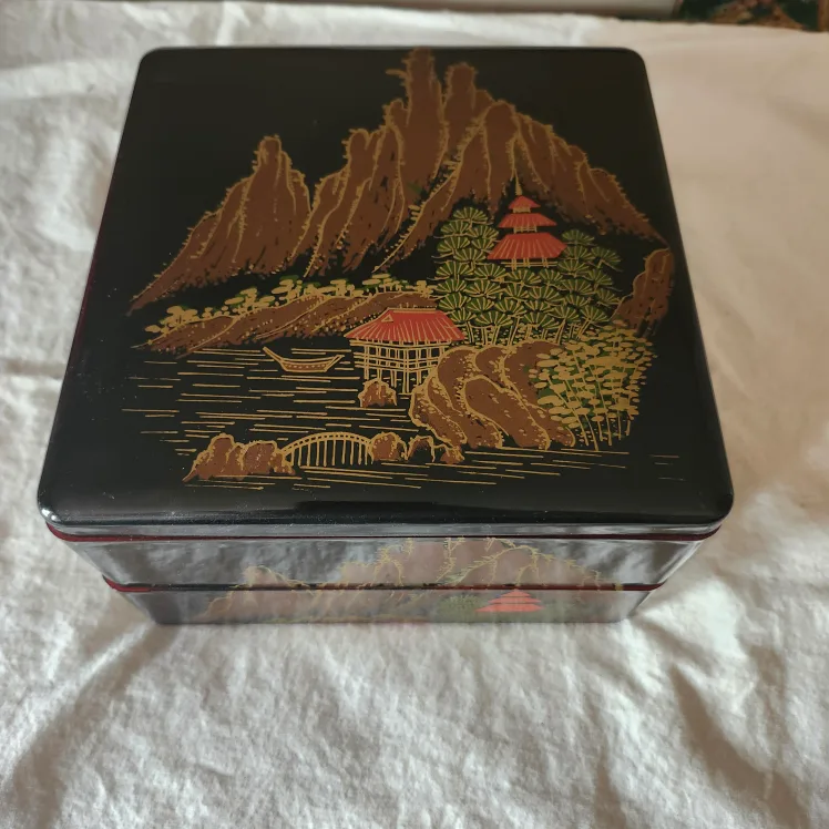 Japanese Lacquerware Bento Box thumbnail