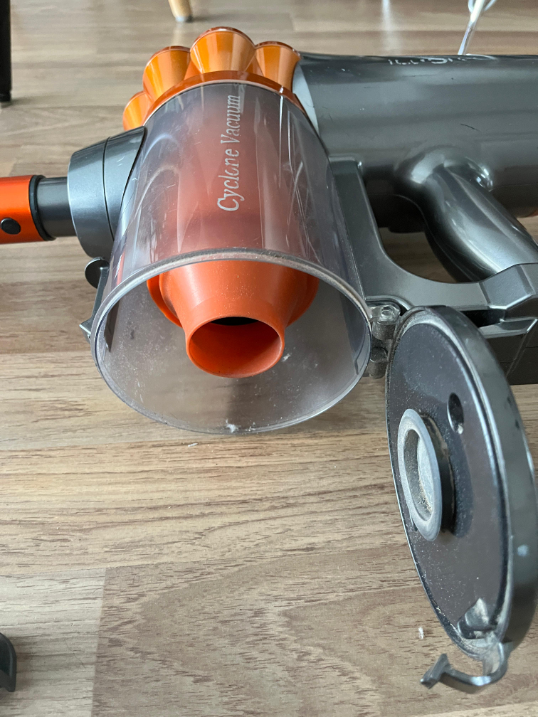 iwoly V600 Corded Vacuum - with minor loose power connection - photo 5