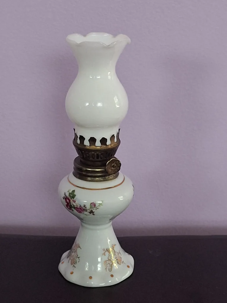Vintage Floral Oil Lamp image indicator(2)