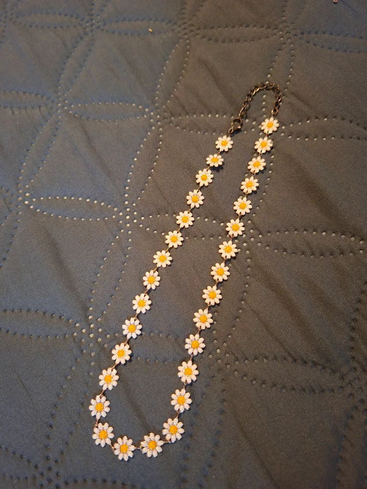 Daisy Flower Necklace image indicator(2)