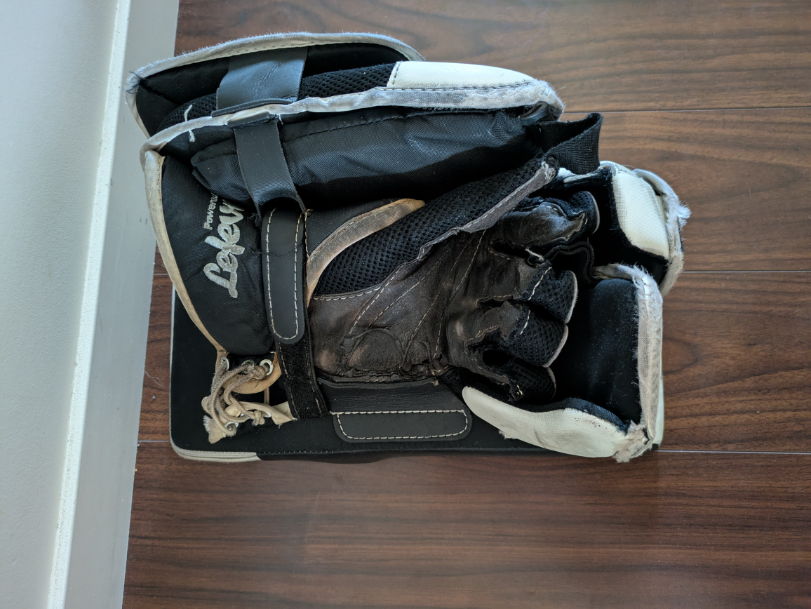 CCM E3.5 Glove and Blocker, Right-Hand Catch - photo 3