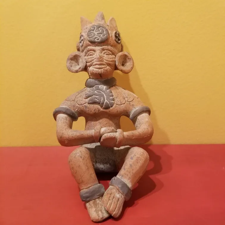 Terracotta Mayan Figurine image indicator(3)