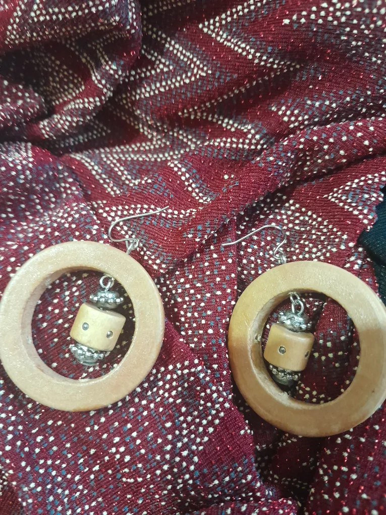 Earrings thumbnail