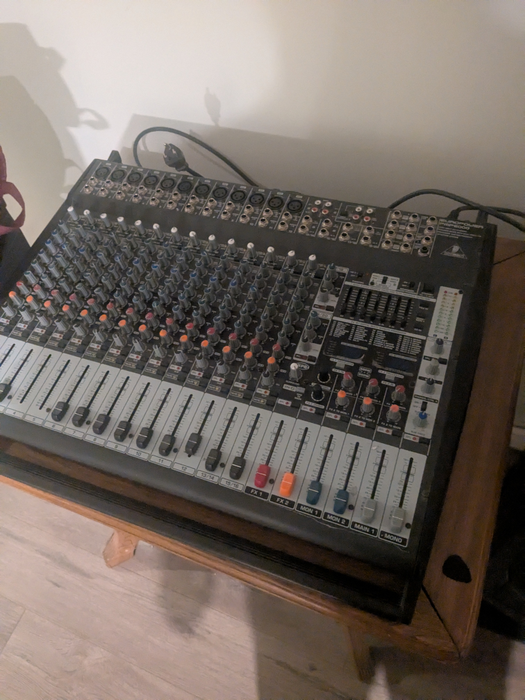 Behringer Europower PMP6000 1600-Watt Mixer - photo 2
