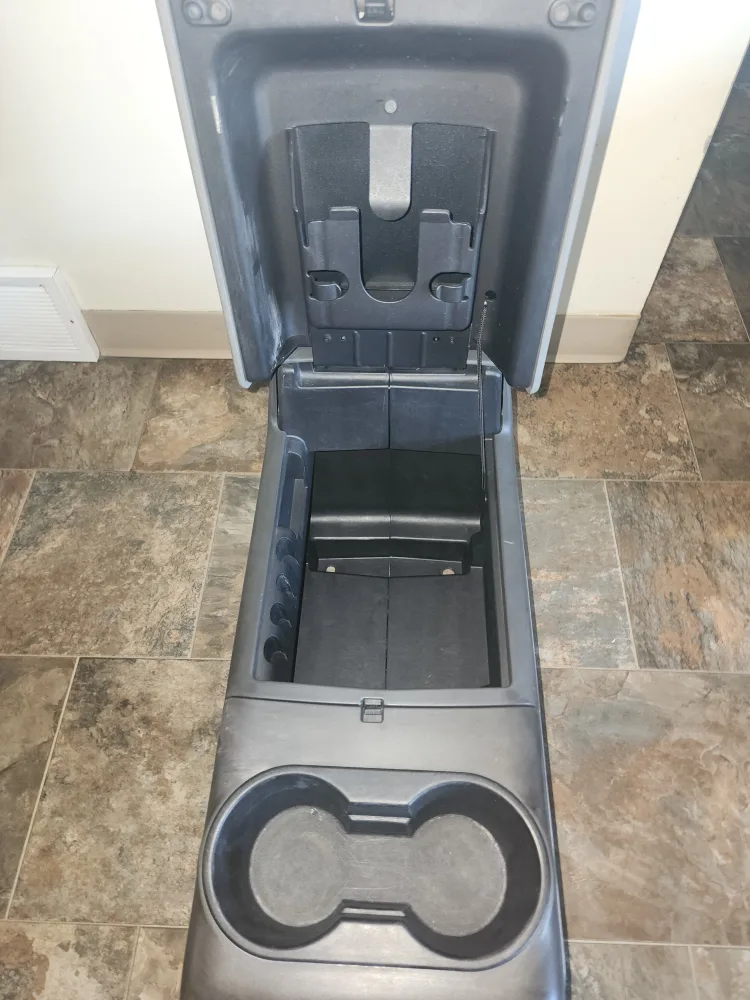 Grey Vehicle Center Console image indicator(3)