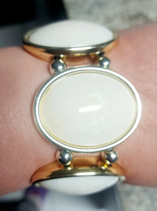 Vintage Gold Tone & White Bracelet image indicator(3)