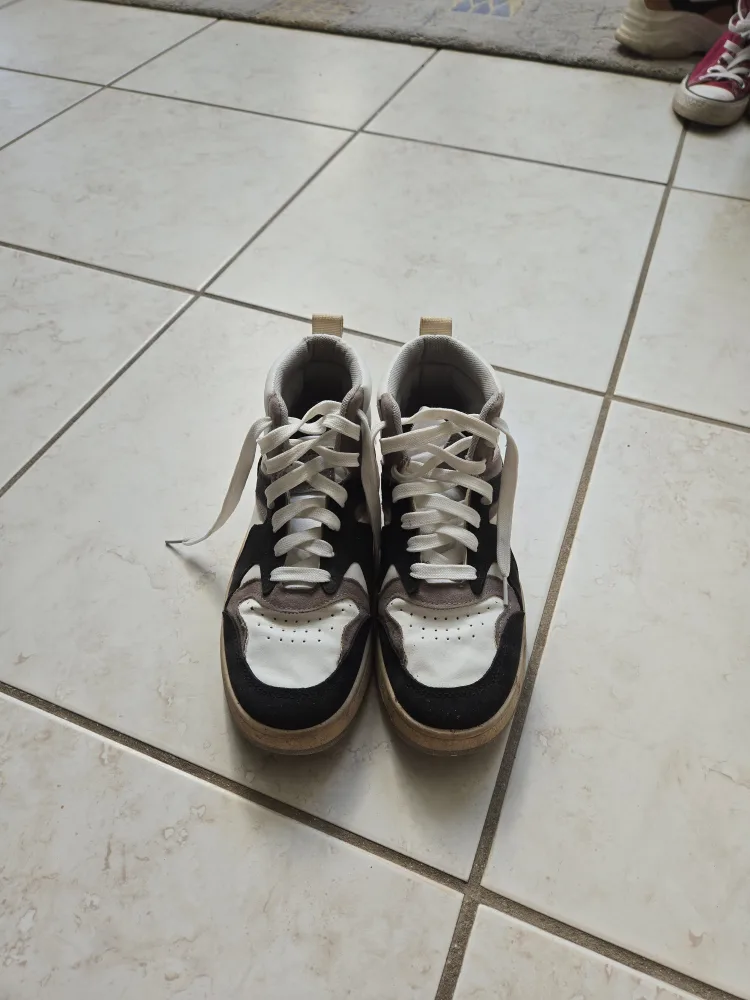 Size 6 6.5 High-top Colourblock Sneakers image indicator(2)