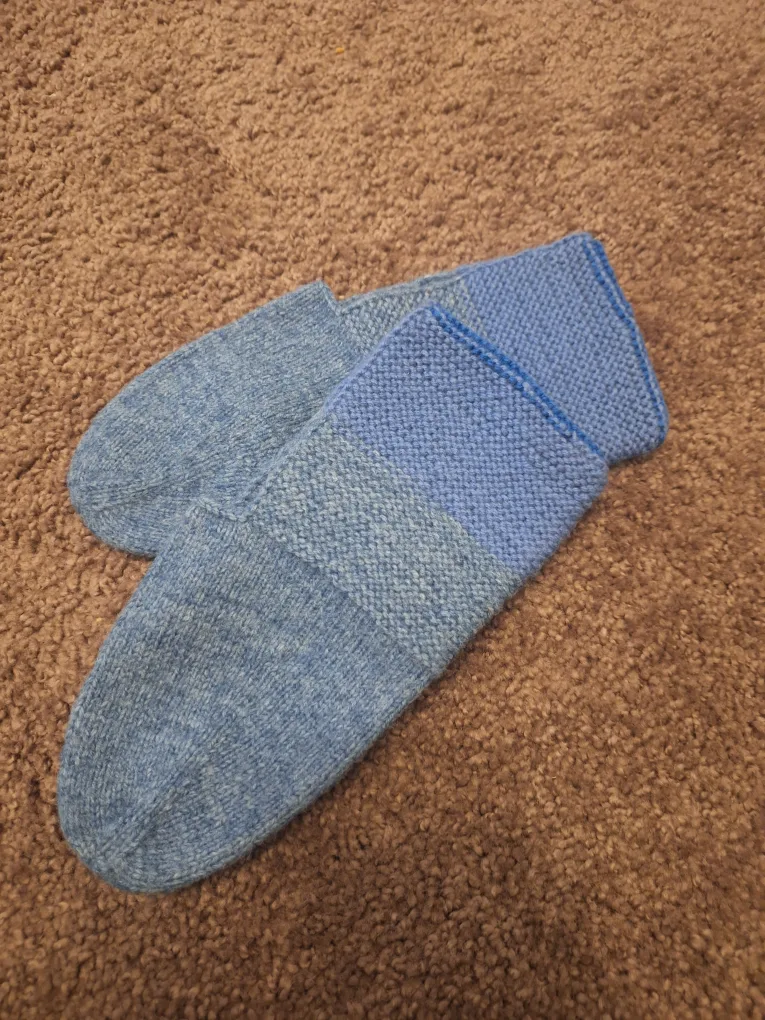 Hand-knitted Blue Slippers image indicator(2)