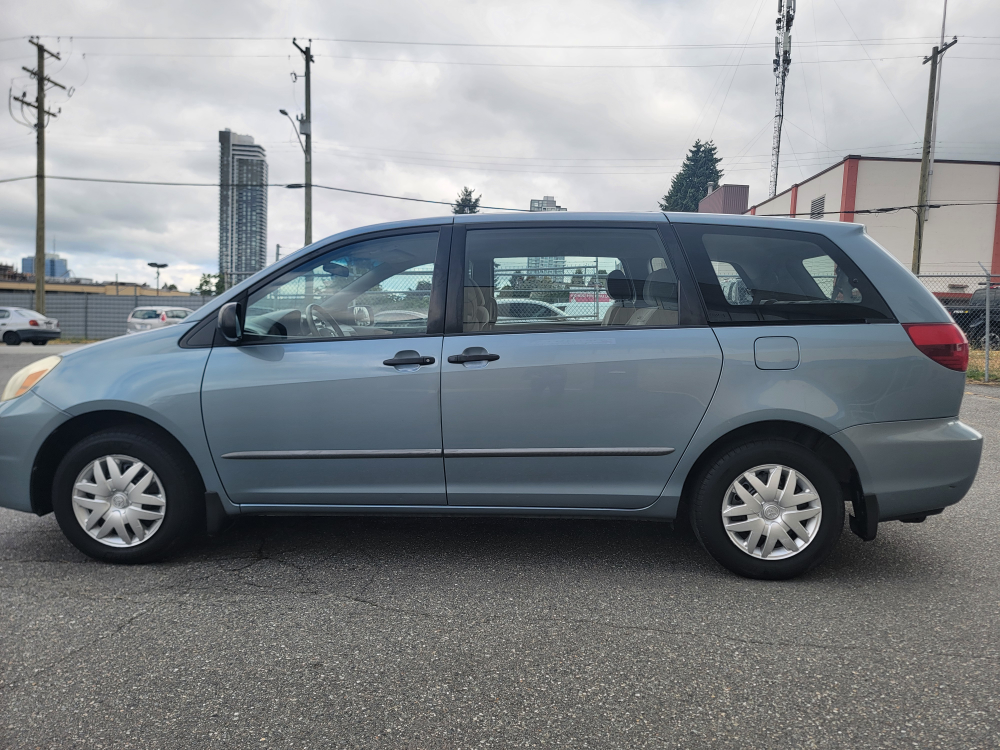 2005 Toyota Sienna Minivan/Clean title - photo 3