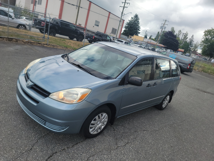 2005 Toyota Sienna Minivan/Clean title - photo 5