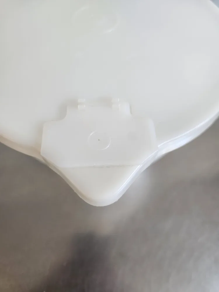 Vintage White Plastic Mixing Bowl with Lid image indicator(3)