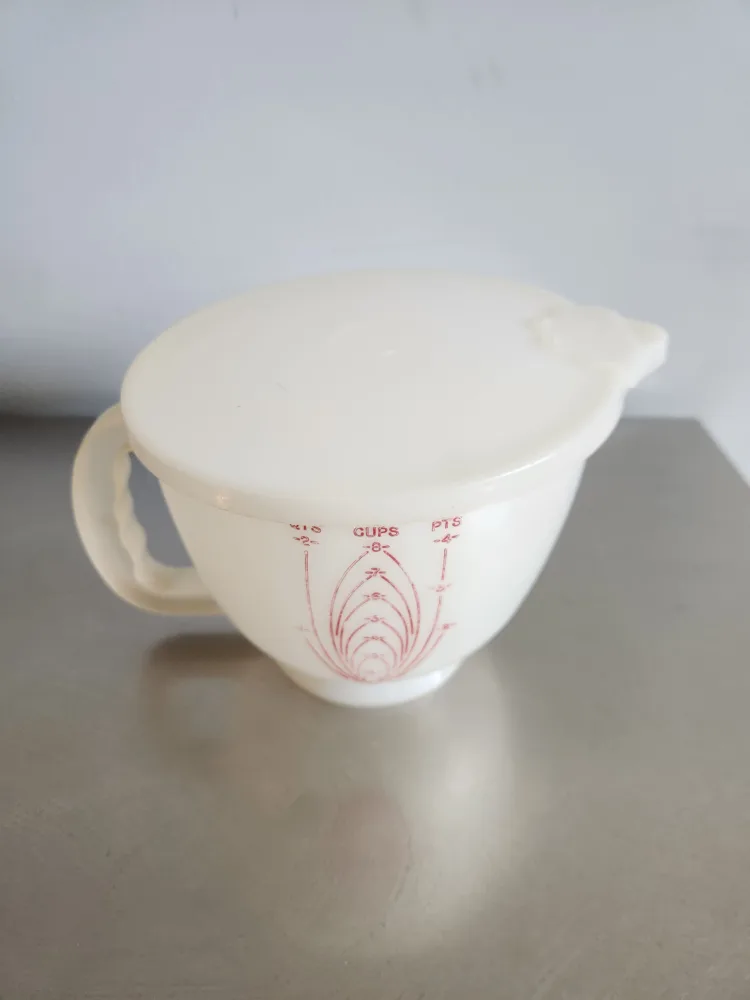 Vintage White Plastic Mixing Bowl with Lid image indicator(4)