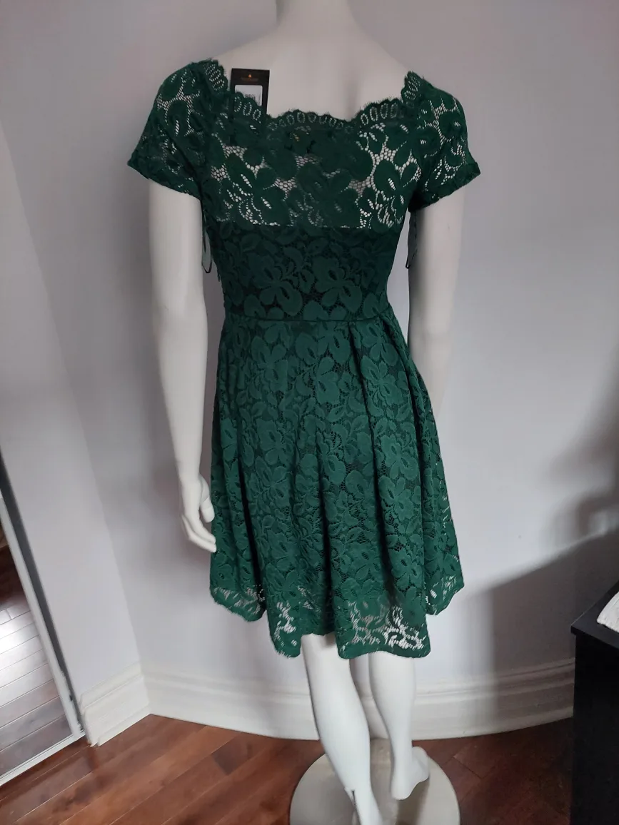 NEW - Emerald Green Lace Dress SIZE S image indicator(9)