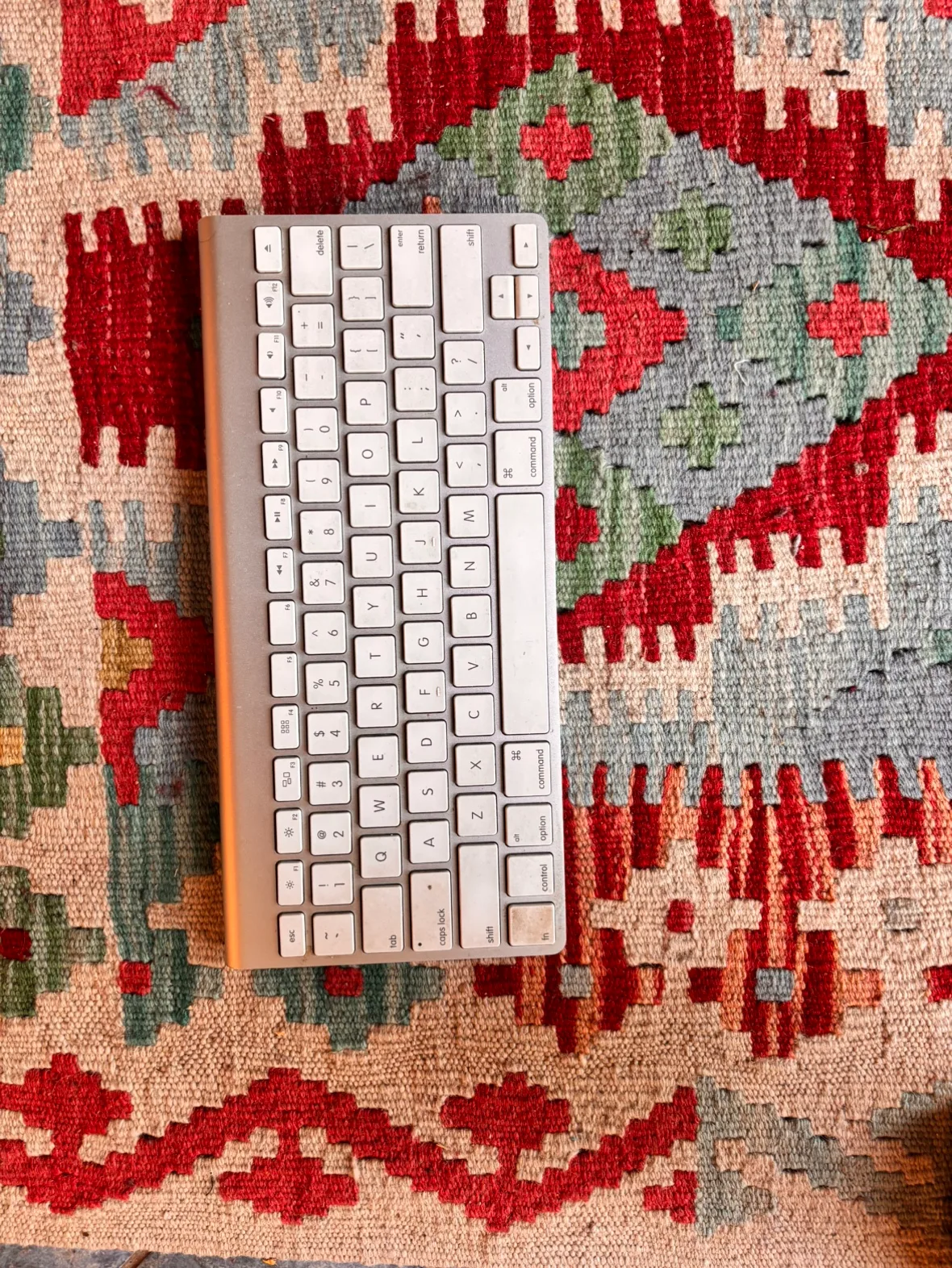 Apple Wireless Keyboard - Silver thumbnail