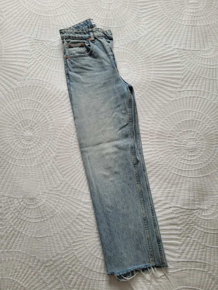 Zara Light Wash Jeans Size 2 image indicator(4)
