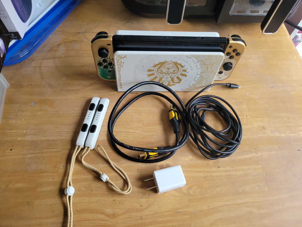Switch OLED. Breath of the Wild limited edition. - photo 2