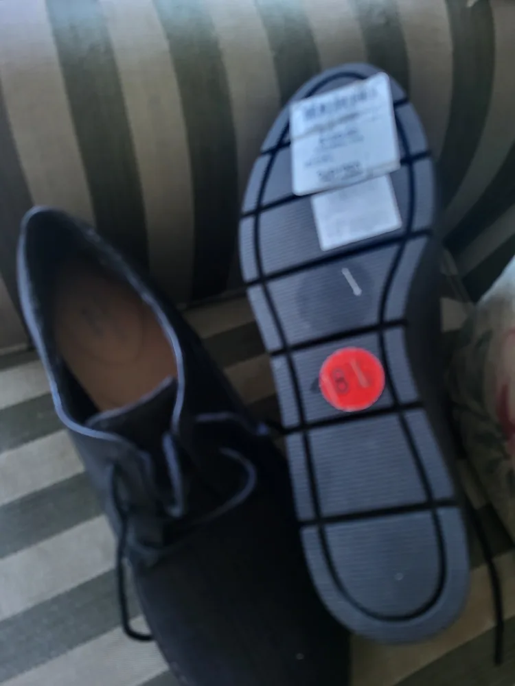 New Clarks Black Leather Shoes Size 8.5 image indicator(2)