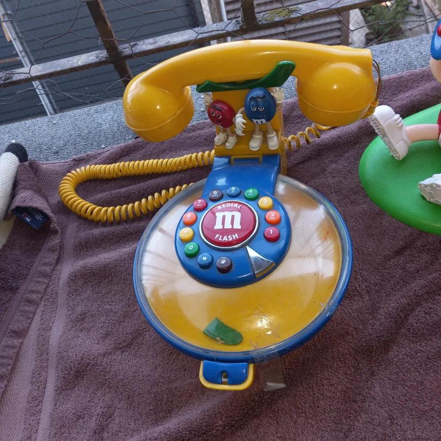 M&M's Candy Character Phone thumbnail