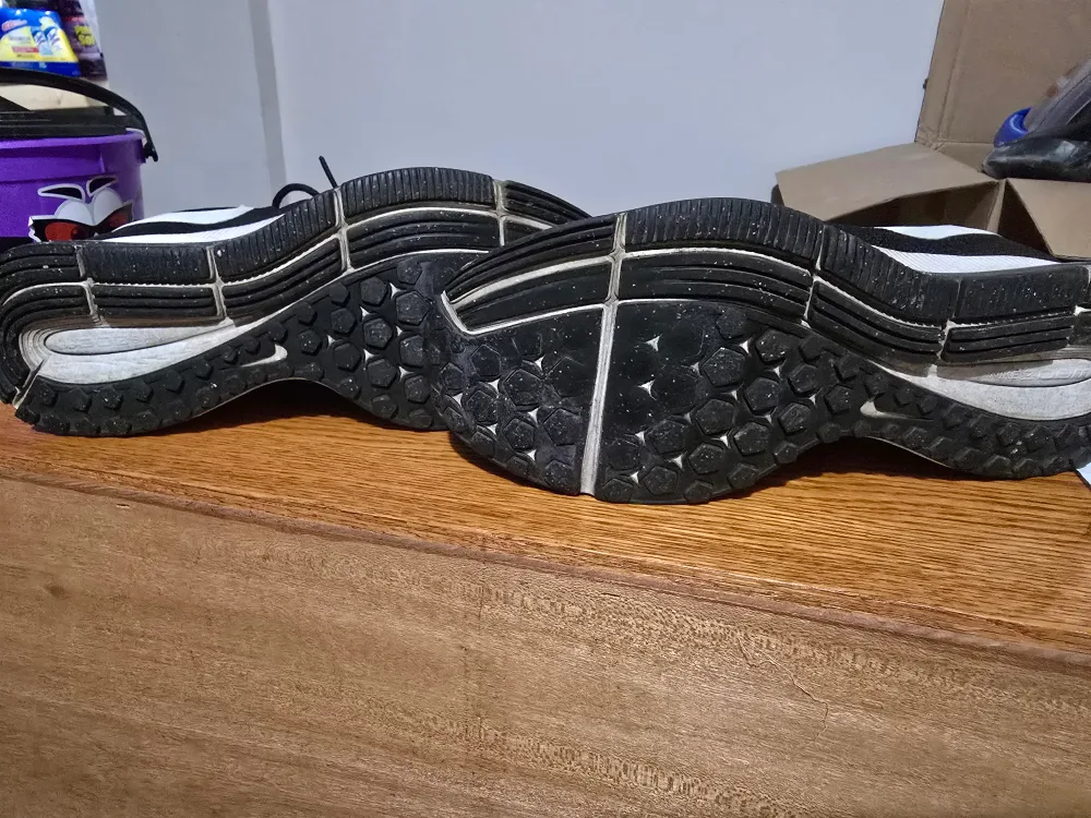 Nike Zoom Pegasus 33 - Men's US 10 image indicator(4)