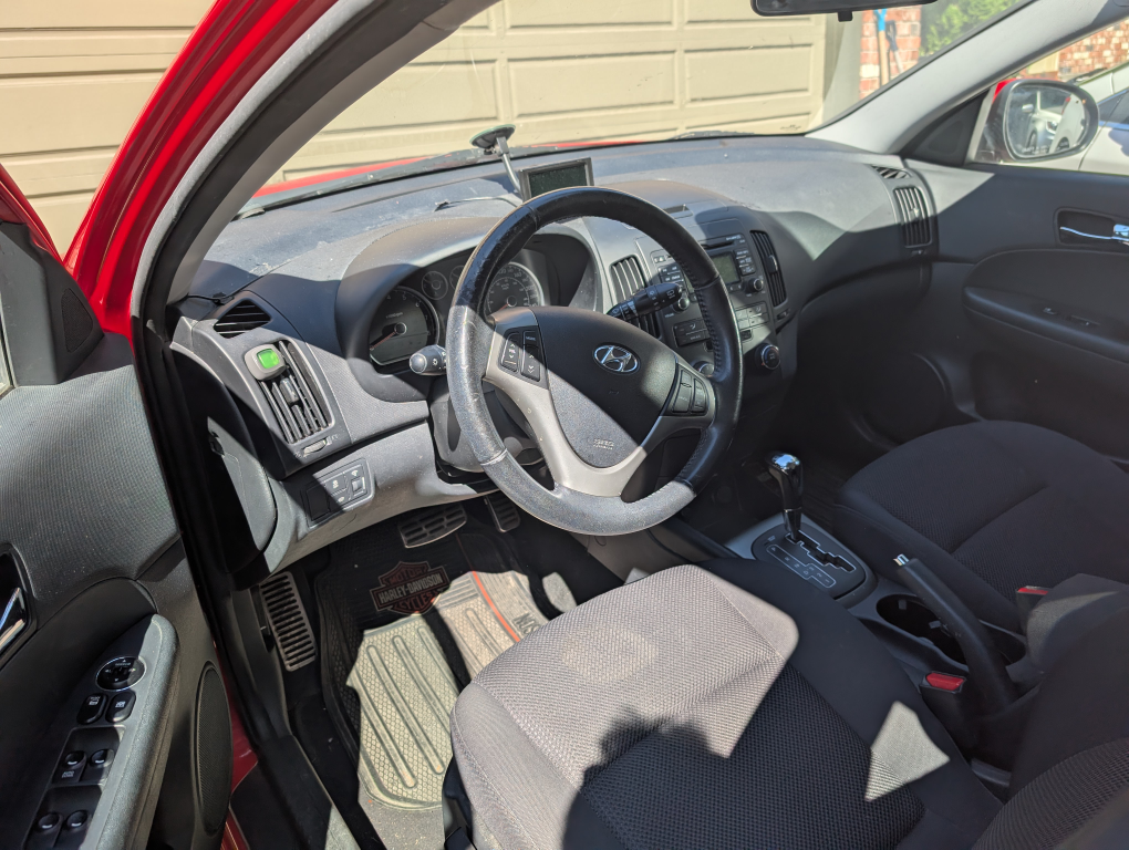 Hyundai Elantra Touring - Red Wagon - photo 4