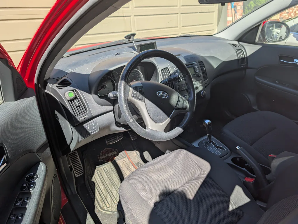 Hyundai Elantra Touring - Red Wagon image indicator(4)