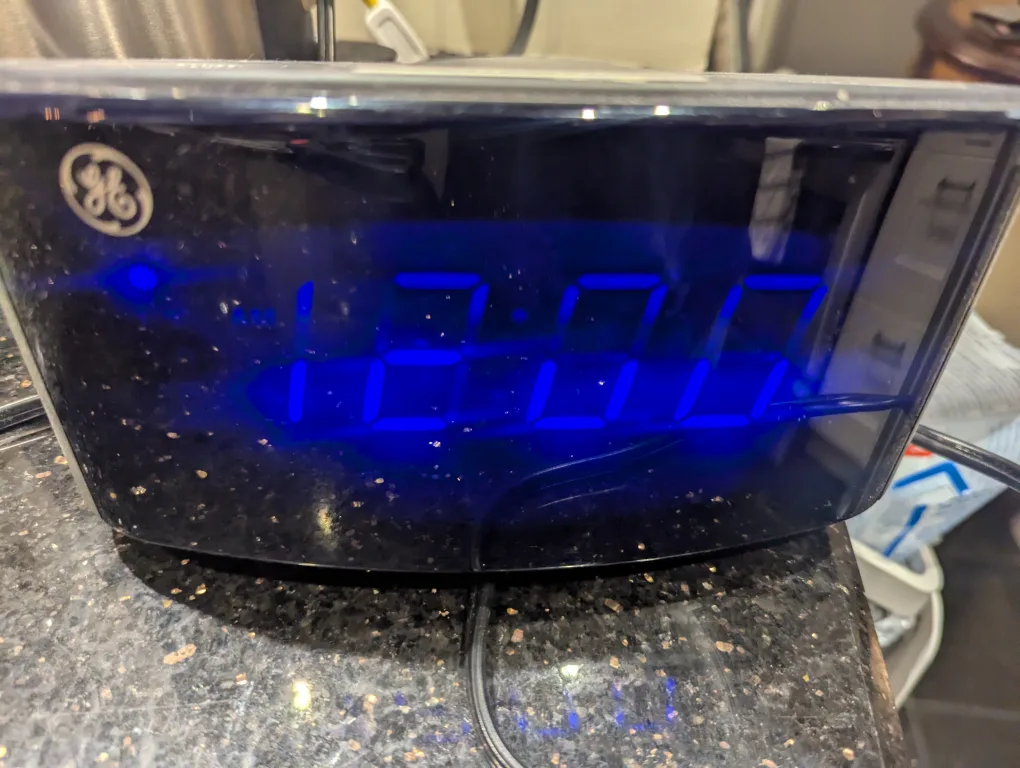 GE Dual Wake Alarm Clock thumbnail