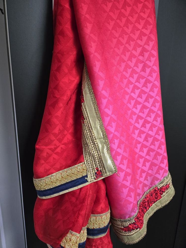 Red & Pink Saree with Gold Embroidery - photo 2