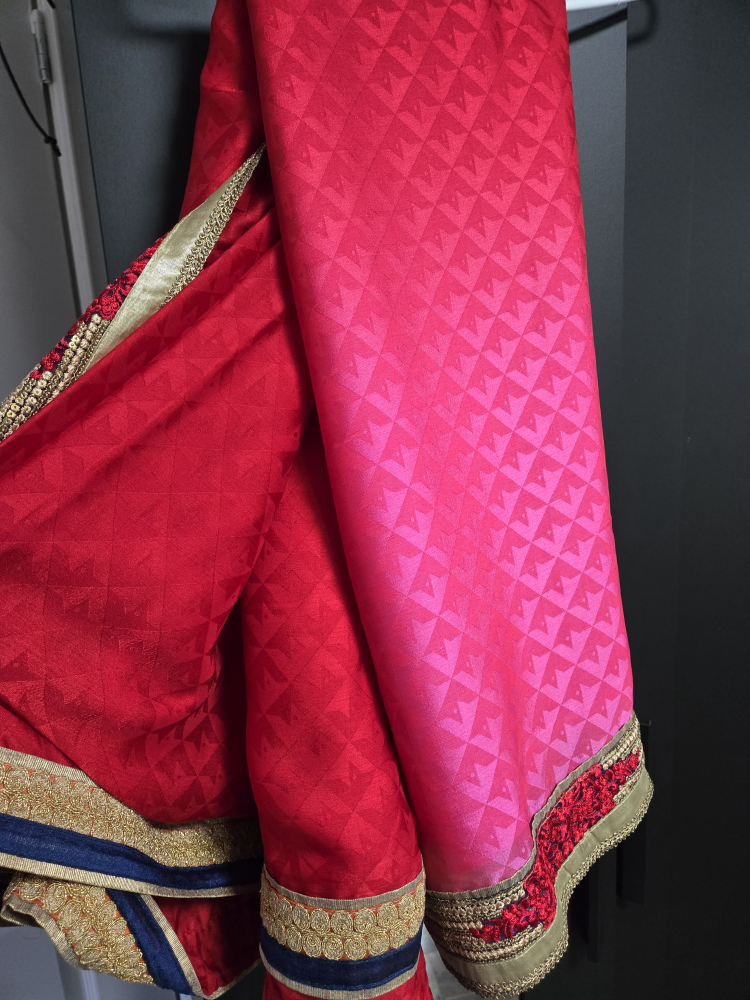 Red & Pink Saree with Gold Embroidery - photo 3