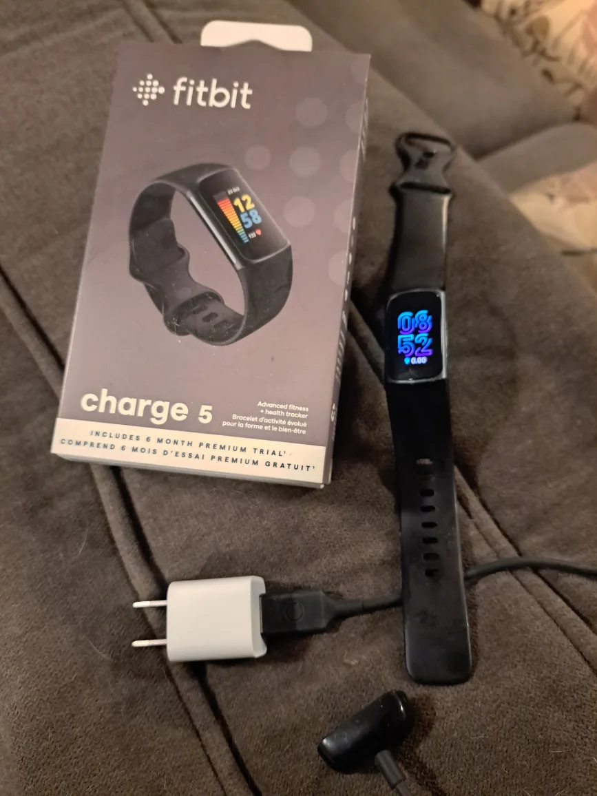 Fitbit Charge 5 with Box and Charger thumbnail